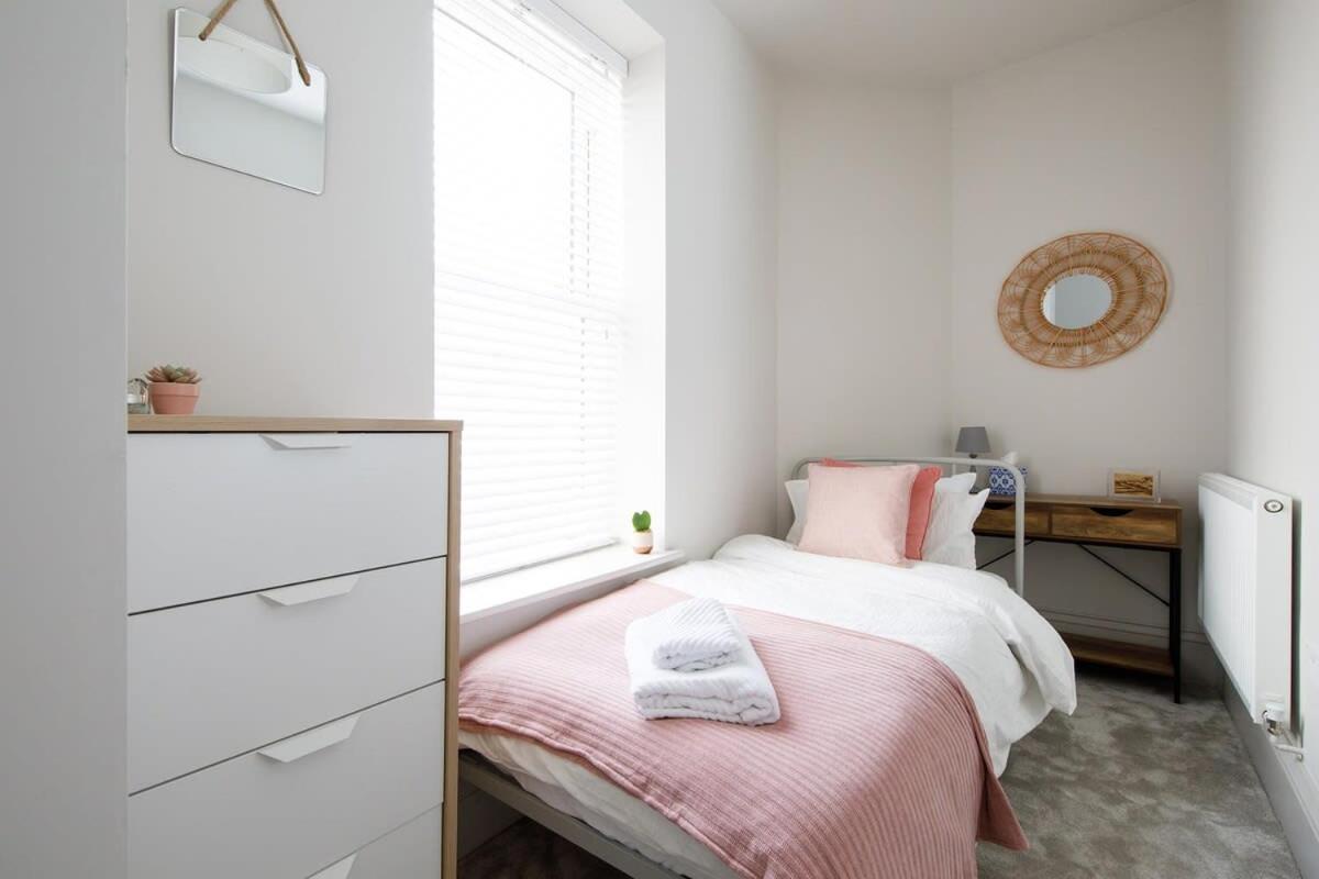 Panoramic Sea Views In Beachfront Apt W Balcony Bognor Regis Exterior photo